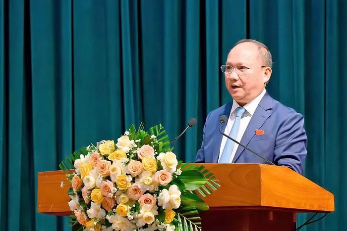  Phó Bí thư Thường trực Tỉnh ủy, Chủ tịch HĐND tỉnh Rah Lan Chung phát biểu khai mạc kỳ họp. Ảnh: Đức Thụy 