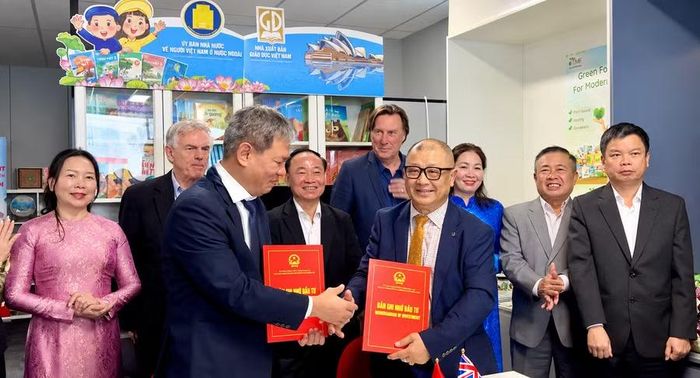 Sở Tài chính tỉnh Gia Lai và Hội Doanh nhân Việt Nam tại Australia ký kết Biên bản làm việc. Ảnh: Ngọc Luận