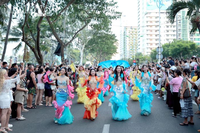 Lễ hội đường phố trong Festival Biển Khánh Hòa năm 2026. Ảnh: N.T