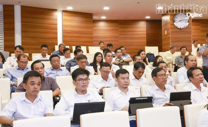 Các đại biểu tham dự hội nghị.