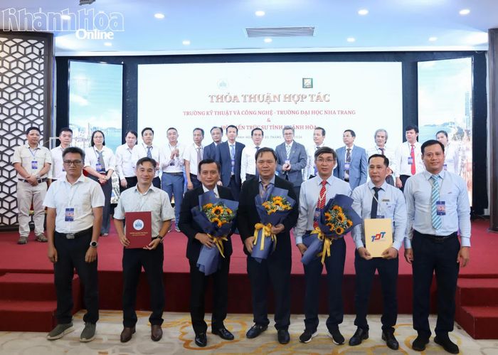 Hội Kiến trúc sư tỉnh trao biên bản ghi nhớ hợp tác với Trường Đại học Tôn Đức Thắng -Thành phố Hồ Chí Minh và Trường Đại học Nha Trang về đào tạo, nghiên cứu trong lĩnh vực kiến trúc.