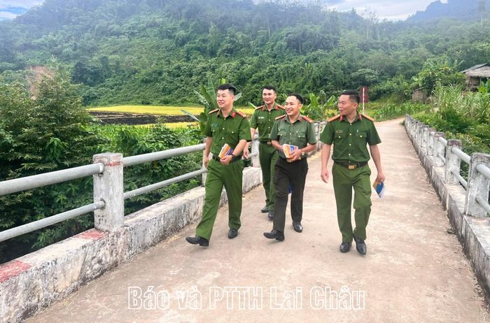Công an xã thường xuyên xuống cơ sở, bám nắm địa bàn, đẩy mạnh phòng, chống ma túy. 