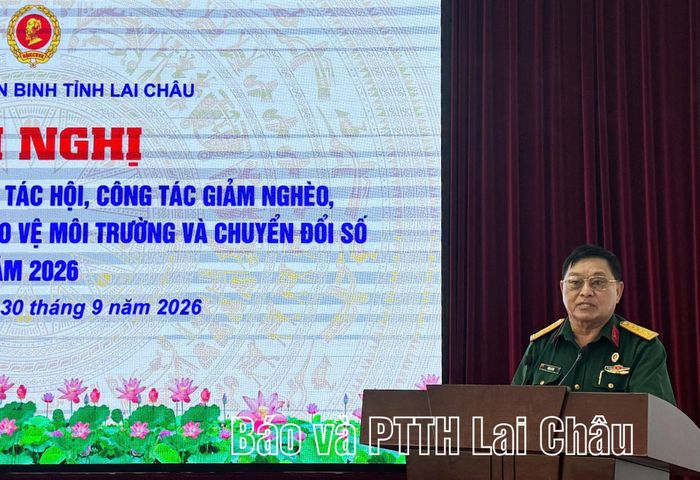 Đồng chí Mùa A Trá – Chủ tịch Hội CCB tỉnh phát biểu tại hội nghị. 