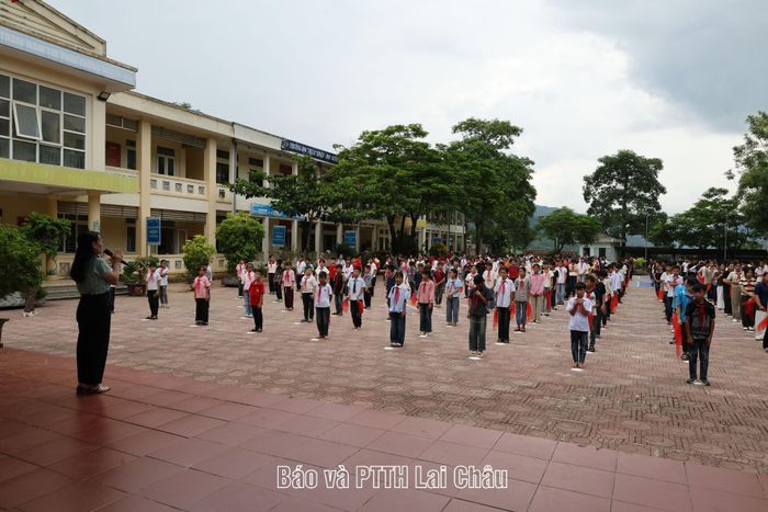 Các trường học trên địa bàn xã Khổng Lào đẩy mạnh hoạt động tập thể, giúp học sinh tránh xa thuốc lá.
