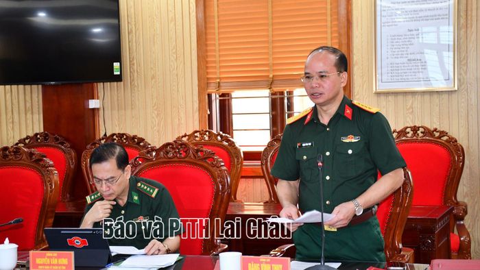 Đại tá Đặng Vĩnh Thụy - Ủy viên Ban Thường vụ Tỉnh ủy, Phó Bí thư ĐUQS tỉnh Lai Châu phát biểu tại hội nghị.