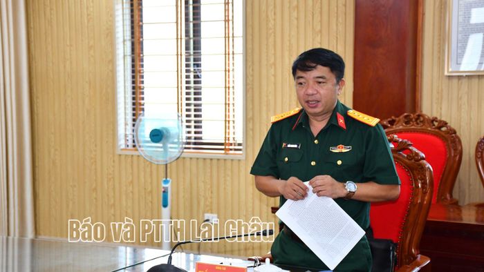 Đại tá Trần Thanh Bình - Phó Chính ủy Bộ CHQS tỉnh phát biểu tại hội nghị.