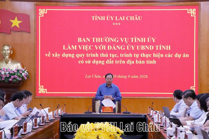 Đồng chí Bí thư Tỉnh ủy nhấn mạnh, việc xây dựng và ban hành quy trình là một trong những giải pháp tạo khâu đột phá trong cải cách thủ tục hành chính của tỉnh, qua đó tạo niềm tin cho các nhà đầu tư.