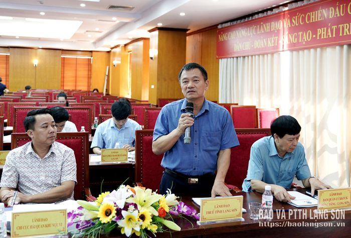 Lãnh đạo Thuế tỉnh Lạng Sơn trao đổi một số nội dung tại hội nghị