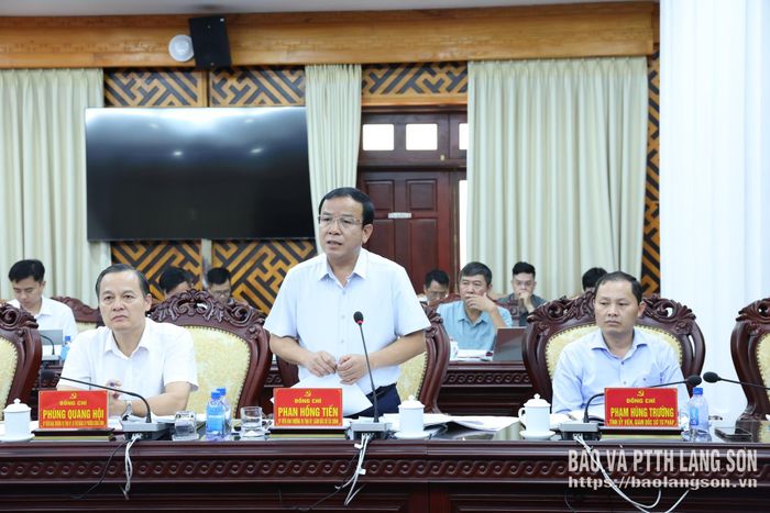 Lãnh đạo Sở Tài chính phát biểu ý kiến tại phiên họp