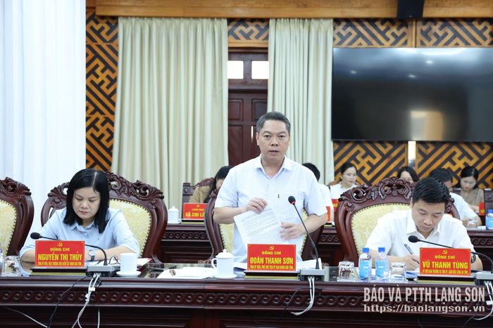 Lãnh đạo UBND tỉnh phát biểu ý kiến tại phiên họp