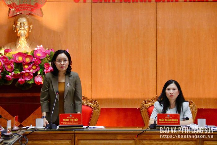 Đồng chí Trịnh Thị Thủy, Thứ trưởng Bộ Văn hoá, Thể thao và Du lịch phát biểu tại buổi làm việc
