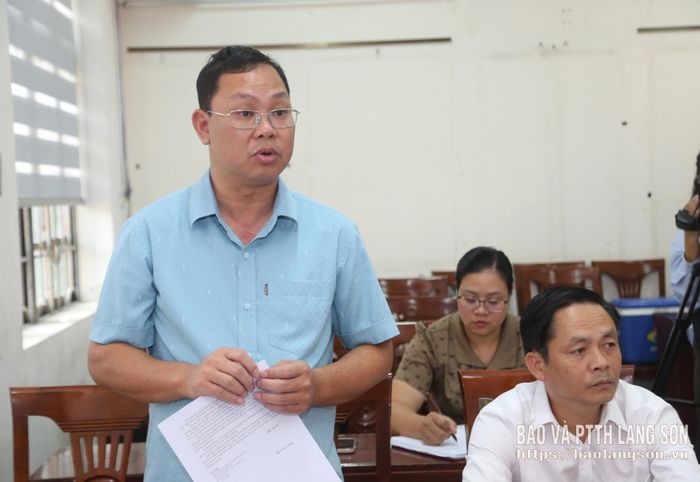 Lãnh đạo xã Na Sầm phát biểu trao đổi tại buổi khảo sát