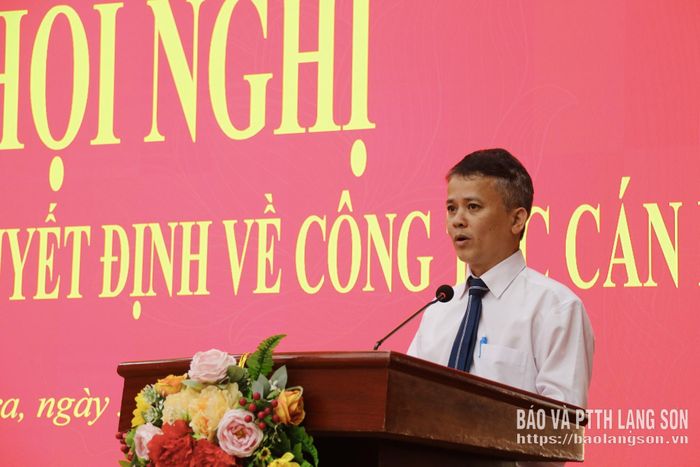 Lãnh đạo Phòng Văn hóa - Xã hội phường công bố các quyết định điều động, bổ nhiệm