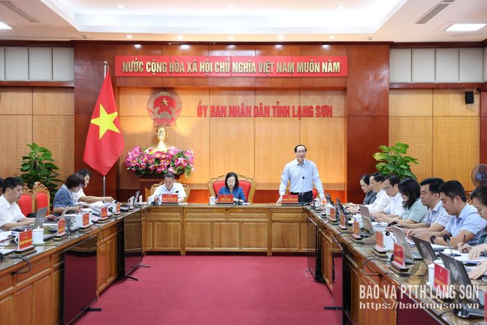 Đồng chí Dương Xuân Huyên, Ủy viên Ban Thường vụ Tỉnh ủy, Phó Chủ tịch Thường trực HĐND tỉnh, Phó Trưởng đoàn giám sát điều hành thảo luận 