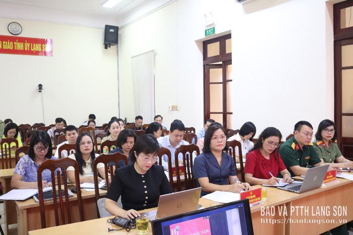 Các đại biểu dự hội nghị