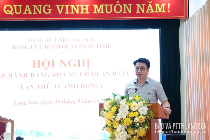 Đồng chí Trần Quân, Ủy viên dự khuyết Trung ương Đảng, Phó Bí thư Thường trực Tỉnh ủy, Bí thư Đảng ủy Các cơ quan Đảng tỉnh phát biểu tại hội nghị