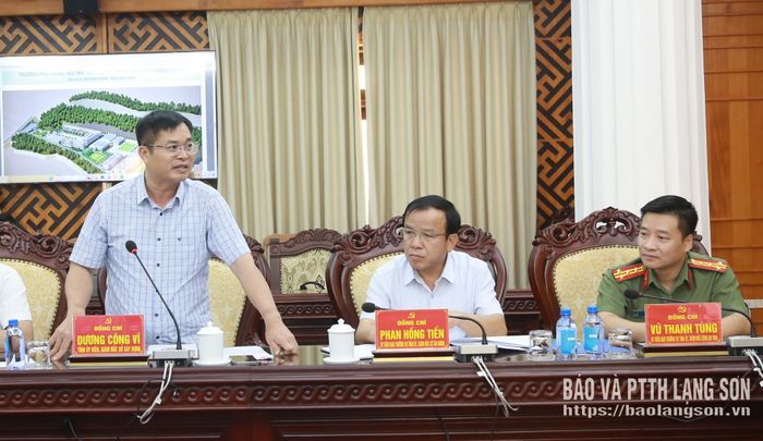 Lãnh đạo Sở Xây dựng phát biểu tại hội nghị