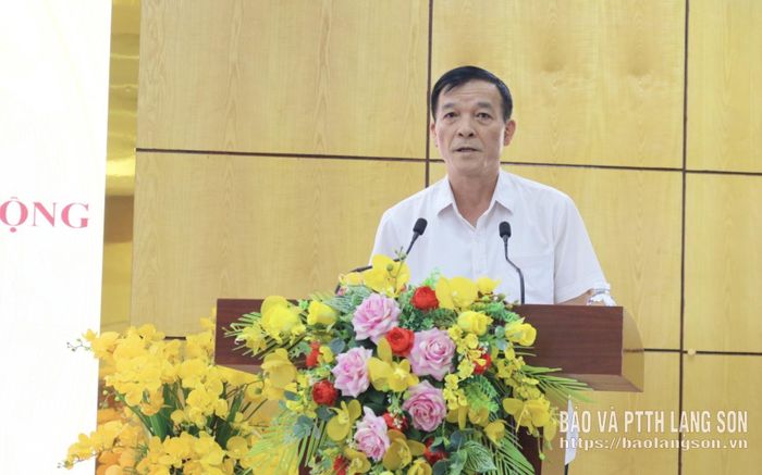 Bí thư Chi bộ Công ty Cổ phần Tư vấn đầu tư phát triển Cửa Đông phát biểu tại hội nghị
