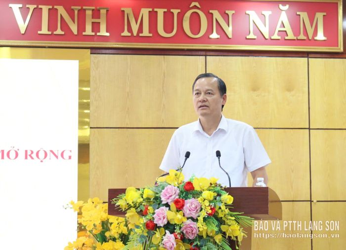Đồng chí Phùng Quang Hội, Ủy viên Ban Thường vụ Tỉnh ủy, Bí thư Đảng ủy, Chủ tịch HĐND phường Đồng Kinh phát biểu kết luận tại hội nghị