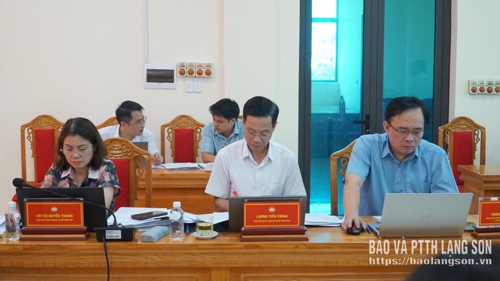 Các đại biểu tham gia cuộc họp