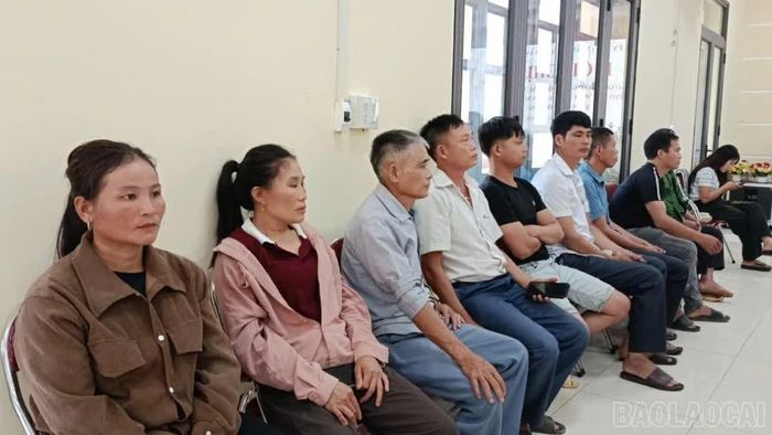 Đại biểu và các hộ dân bị ảnh hưởng tham gia buổi làm việc.