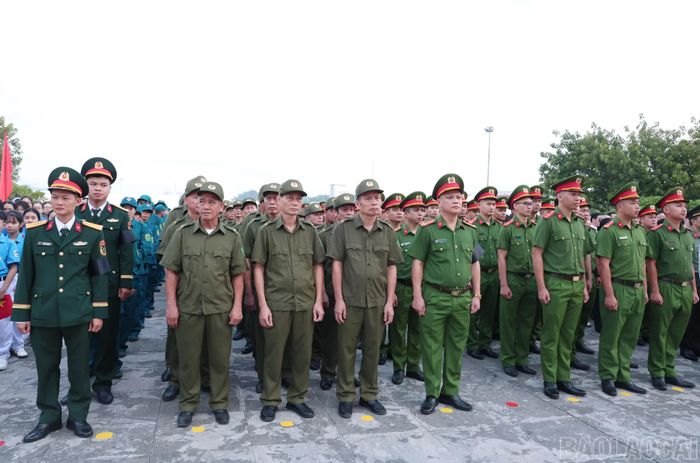 Các đại biểu tham dự buổi lễ.