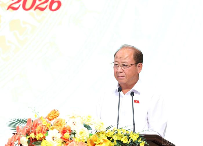 Đồng chí Sùng A Lềnh - Phó Trưởng Đoàn đại biểu Quốc hội chuyên trách tỉnh Lào Cai phát biểu tại hội nghị.