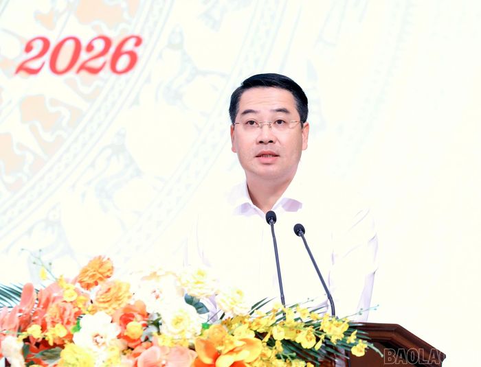 Đồng chí Nguyễn Tuấn Anh - Phó Bí thư Tỉnh ủy, Chủ tịch UBND tỉnh Lào Cai phát biểu tại hội nghị.