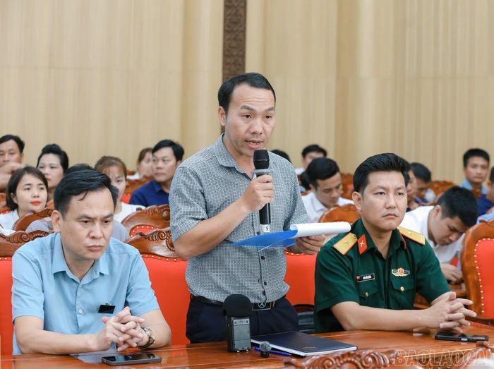Cử tri xã Tân Hợp phát biểu tại hội nghị.