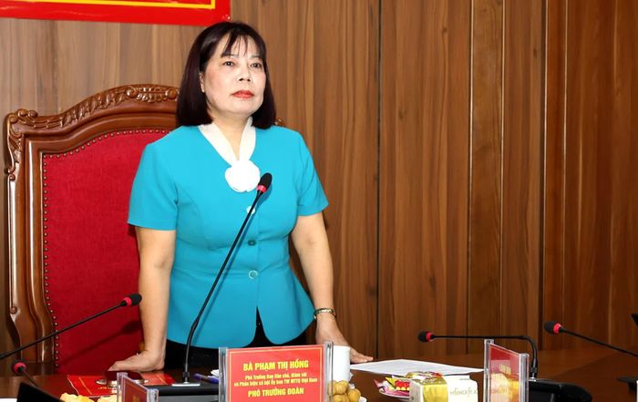 Đồng chí Phạm Thị Hồng kết luận buổi làm việc.