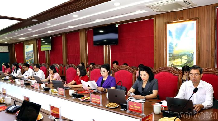Đại diện lãnh đạo phường Lào Cai tham gia buổi làm việc.