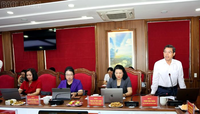 Đồng chí Nguyễn Văn Thiện - Phó Bí thư Thường trực Đảng ủy phường Lào Cai phát biểu tại buổi làm việc.