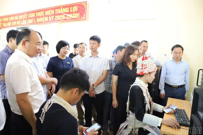 Tổ công nghệ số thực hành ứng dụng “Thôn số”.