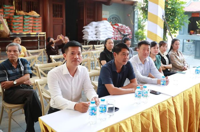 Các đại biểu tham dự lễ.