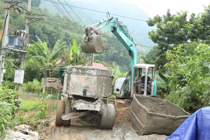 Thiếu nguyên liệu cũng là nguyên nhân khiến các công trình giao thông bị chậm tiến độ.