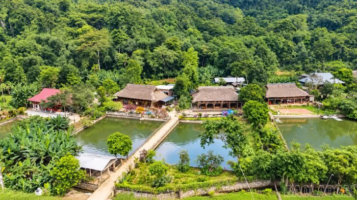 Giá trị văn hóa truyền thống ở Lâm Thượng được gìn giữ qua những nếp nhà sàn.