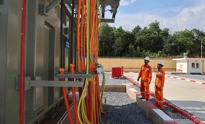 Ngay sau khi tiếp nhận bàn giao, Xí nghiệp Lưới điện cao thế Lào Cai đã bố trí ca, kíp trực, đảm bảo vận hành an toàn ổn định.