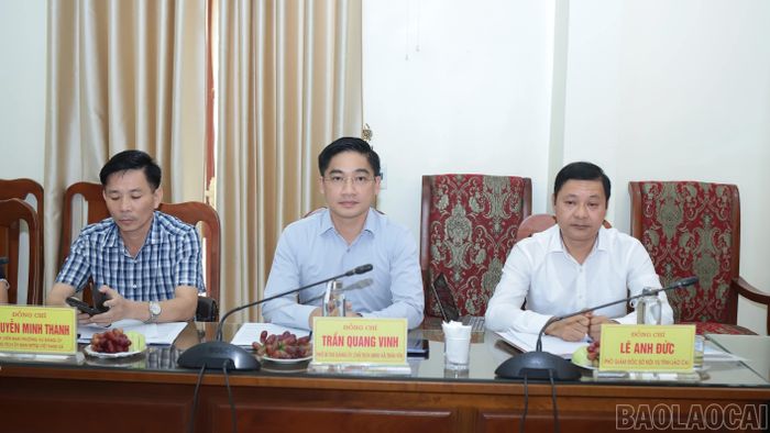 Đại biểu đại diện chính quyền địa phương.
