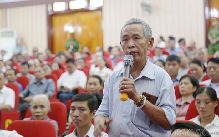 Cử tri nêu ý kiến.