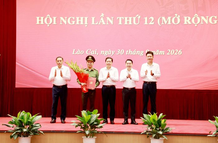 Tại hội nghị, Tỉnh ủy đã công bố Quyết định của Ban Bí thư về chỉ định đồng chí Trịnh Khắc Cường - Giám đốc Công an tỉnh tham gia Ban Chấp hành, Ban Thường vụ Tỉnh ủy Lào Cai.