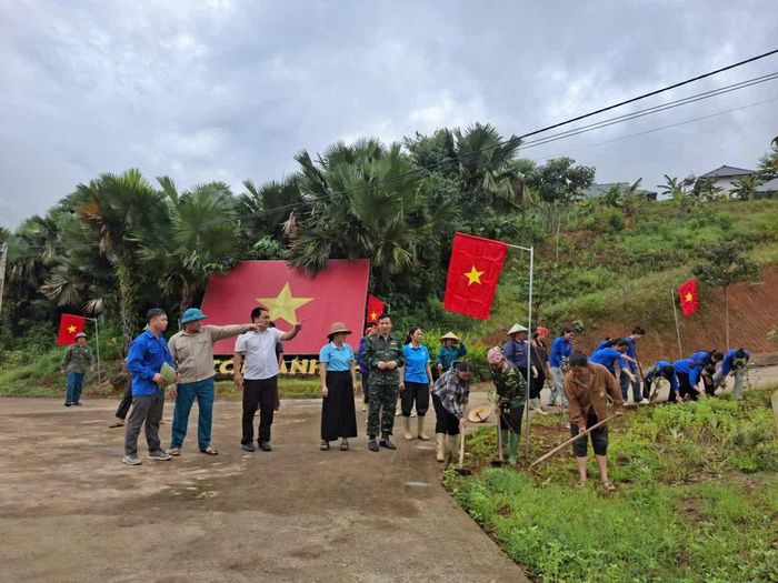 Mô hình “Đường cờ Tổ quốc” ở Phúc Khánh được xây dựng từ nguồn xã hội hóa.
