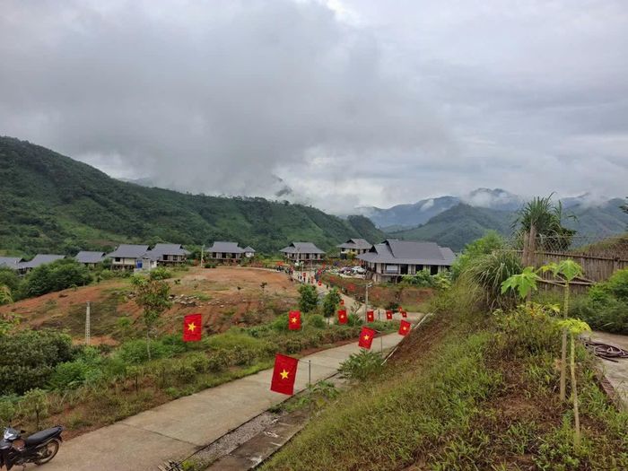 Diện mạo Khu tái định cư Làng Nủ hôm nay, hồi sinh từ sức mạnh đoàn kết.