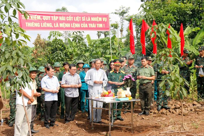 Nghi thức trang nghiêm trước khi bắt đầu tìm kiếm