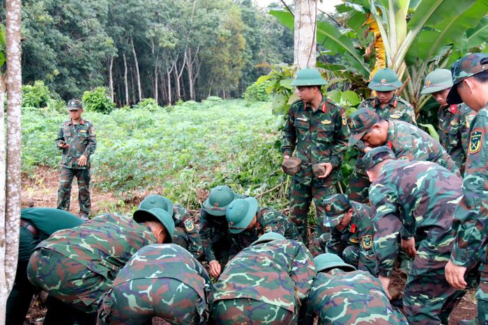 Đội K75 tìm kiếm tại Hoài Đức