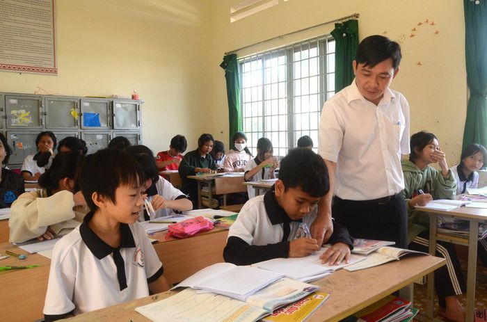 Trẻ em xã Thuận An được học trong những ngôi trường khang trang, đầy đủ trang thiết bị dạy và học