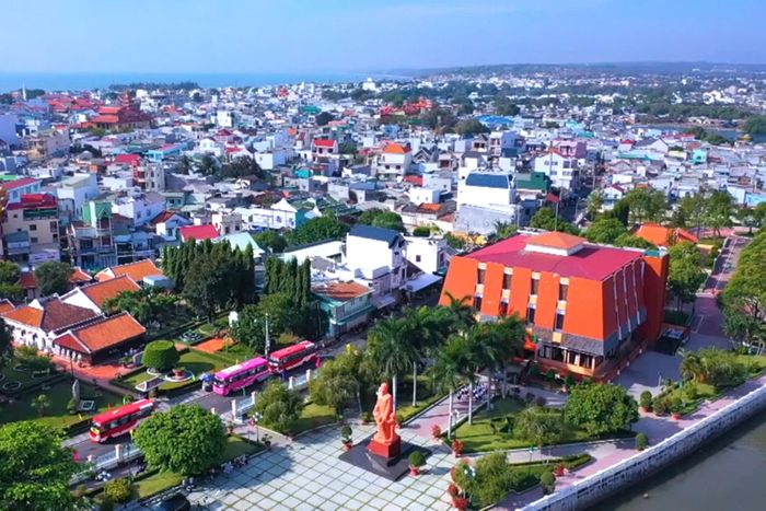 Bảo tàng Hồ Chí Minh - Chi nhánh Bình Thuận và 1 góc phường phường Phan Thiết trong video