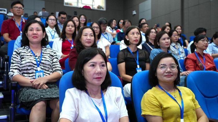 Cán bộ, viên chức, người lao động Báo và PTTH Lâm Đồng dự hội nghị tại điểm cầu cơ sở Phú Thủy. (Ảnh: Ngọc Hiển)