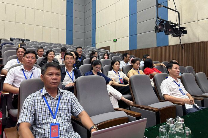 Lãnh đạo Báo và PTTH Lâm Đồng cùng cán bộ, viên chức, người lao động dự hội nghị tại điểm cầu cơ sở Bắc Gia Nghĩa. (Ảnh: Tô Hiệu)