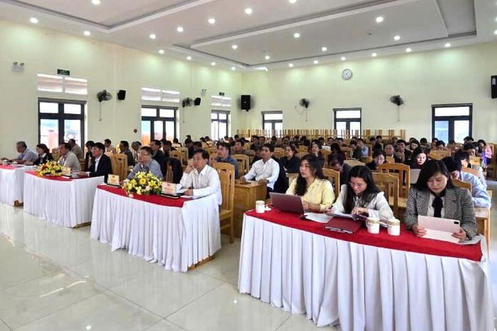 Cán bộ, đảng viên phường Lâm Viên - Đà Lạt tham gia học tập, quán triệt nghị quyết. (Ảnh: Diễm Thương)
