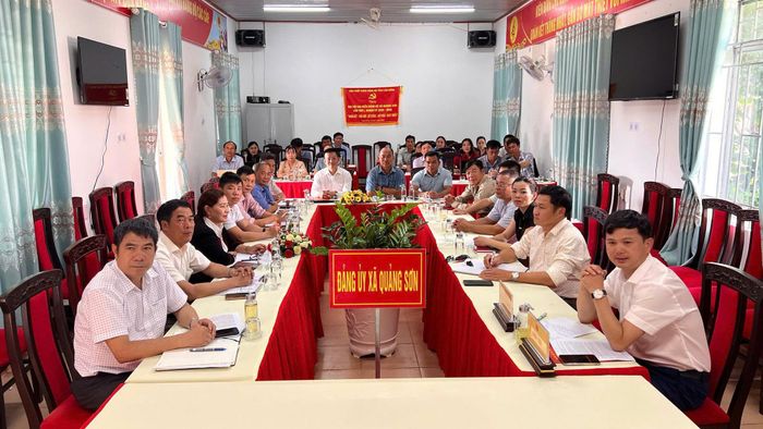 Đảng ủy xã Quảng Sơn tham gia học tập, quát triệt nghị quyết. (Ảnh: Đặng Hiền)